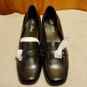NEW Life Stride black loafers